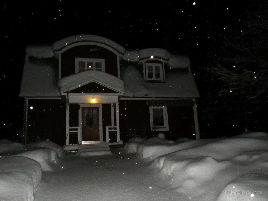 IMGP0329.JPG - 2012-01-22  Jaha så var det dags att skotta snö då igen..