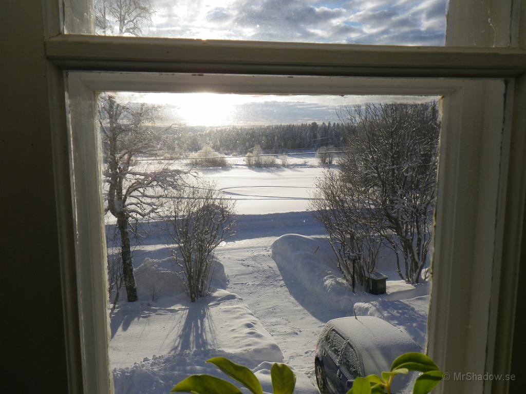 IMGP0349.JPG - 2012-01-24  Utsikt från kammarn.. Sådana här dagar är värda mycket..