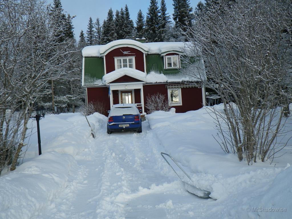 IMGP0403.JPG - Men när man kommit ut för att röja lite snö, ja då mulnar det på...