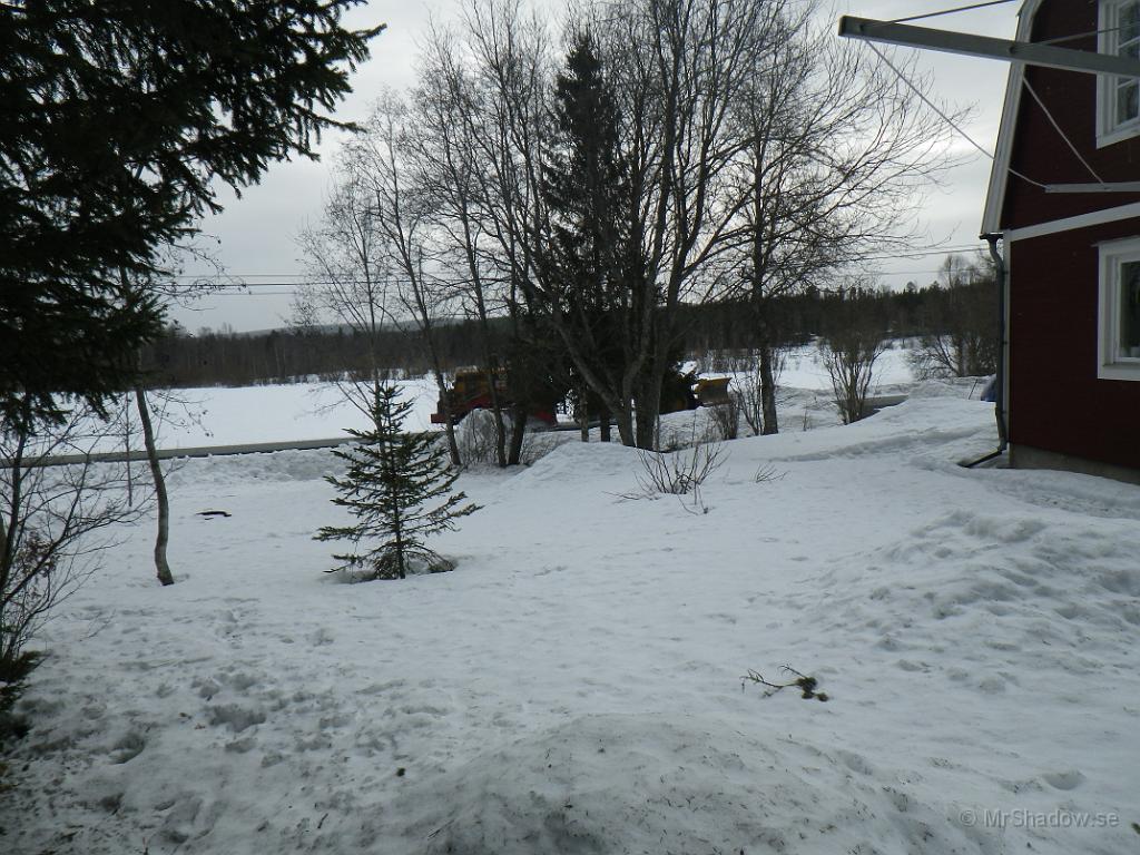 IMGP0497.JPG - 2012-03-14  Väghyveln passerade och hyvlade ner plogkanterna rejält. Lite tidigare än normalt..