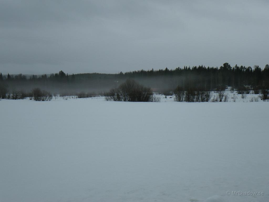 IMGP0519.JPG - Det är fortfarande plusgrader, men det ser knepigt ut med dimman...
