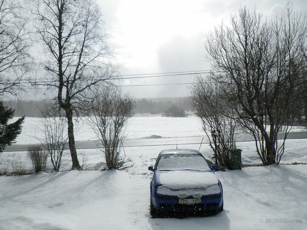 IMGP0560.JPG - 2012-04-02   Och så kom det lite snö igen ;-)