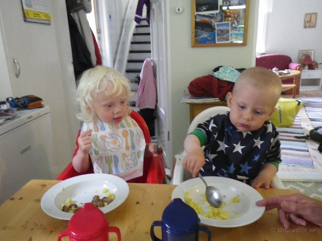 IMGP1386.JPG - Tuva och Lukas kom på besök med föräldrar.