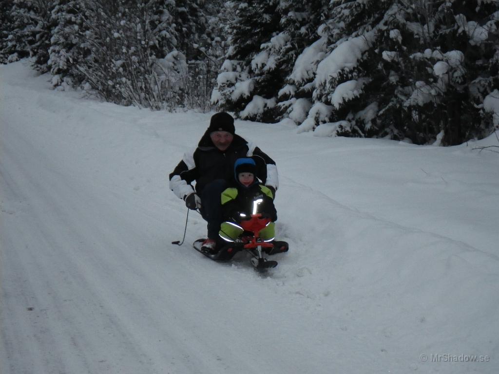 IMGP1845.JPG - Men morfar och Lukas åkte fortast ;-)