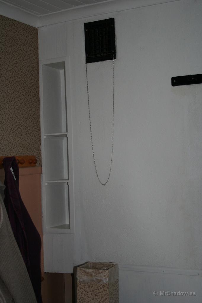 IMG_2183.JPG - Her det ev varit kök här en gång i tiden ??Ventilation och spjäll..