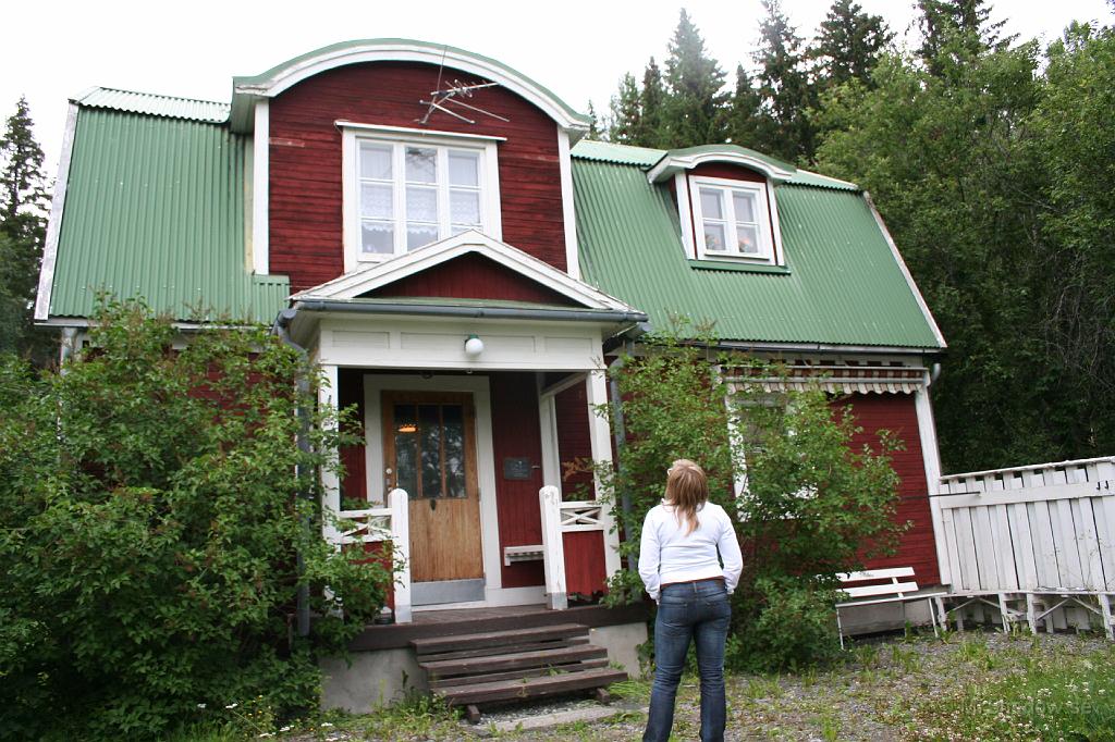 IMG_2220.JPG - Karatepiff studerar akitekturen och ifrågasätter nog OM det är ett bra objekt - projekt