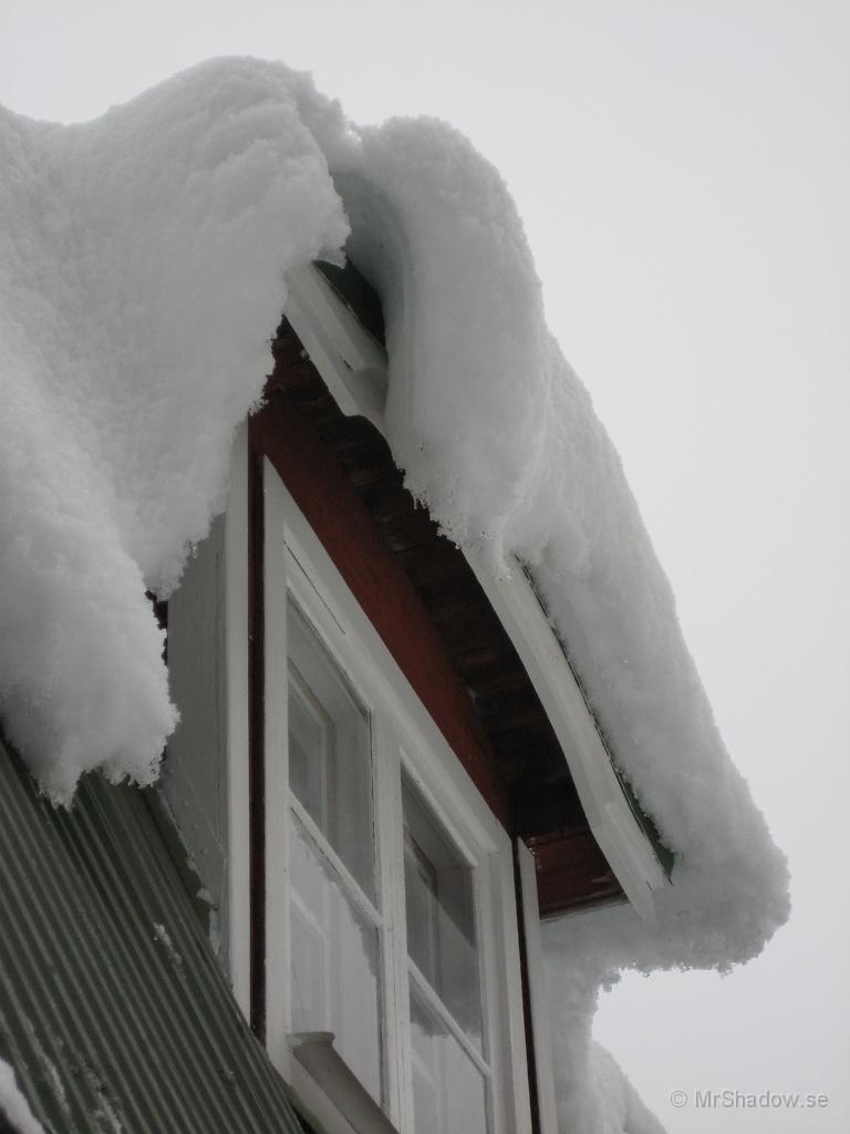 IX70_0128.JPG - Nu kanske man förstår varför plåten på takkuporna var så stukade
