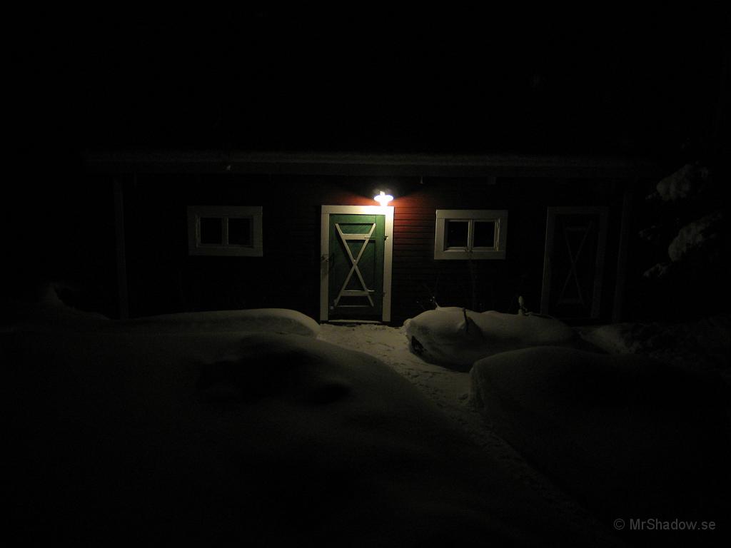IX70_0547.JPG - Satt upp en lampa på uthuset.Kunde inte låta bli att ta en bild.