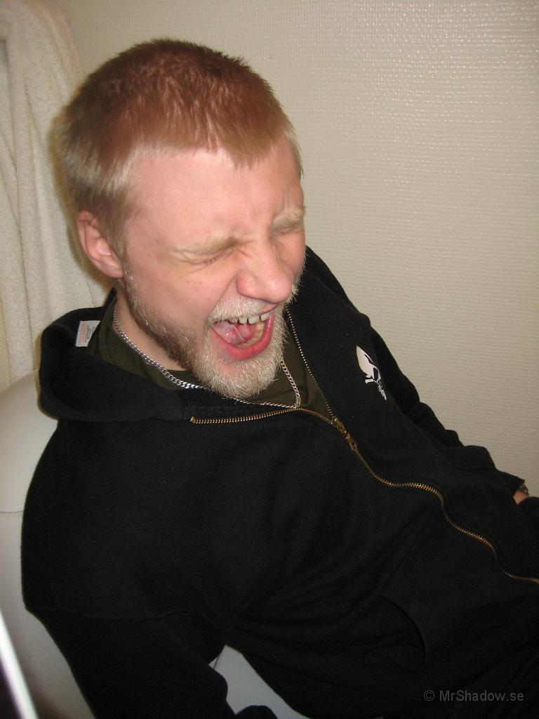 IX70_0645.JPG - Ser ut att göra ont, men undrar vad.. ???Falskt alarm