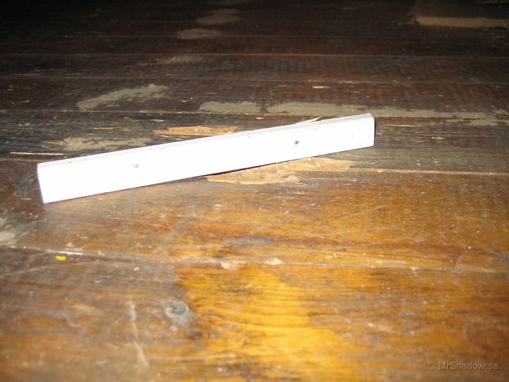IX70_0725.JPG - Så där 5 - 6 mm djup är gropen mitt på golvet