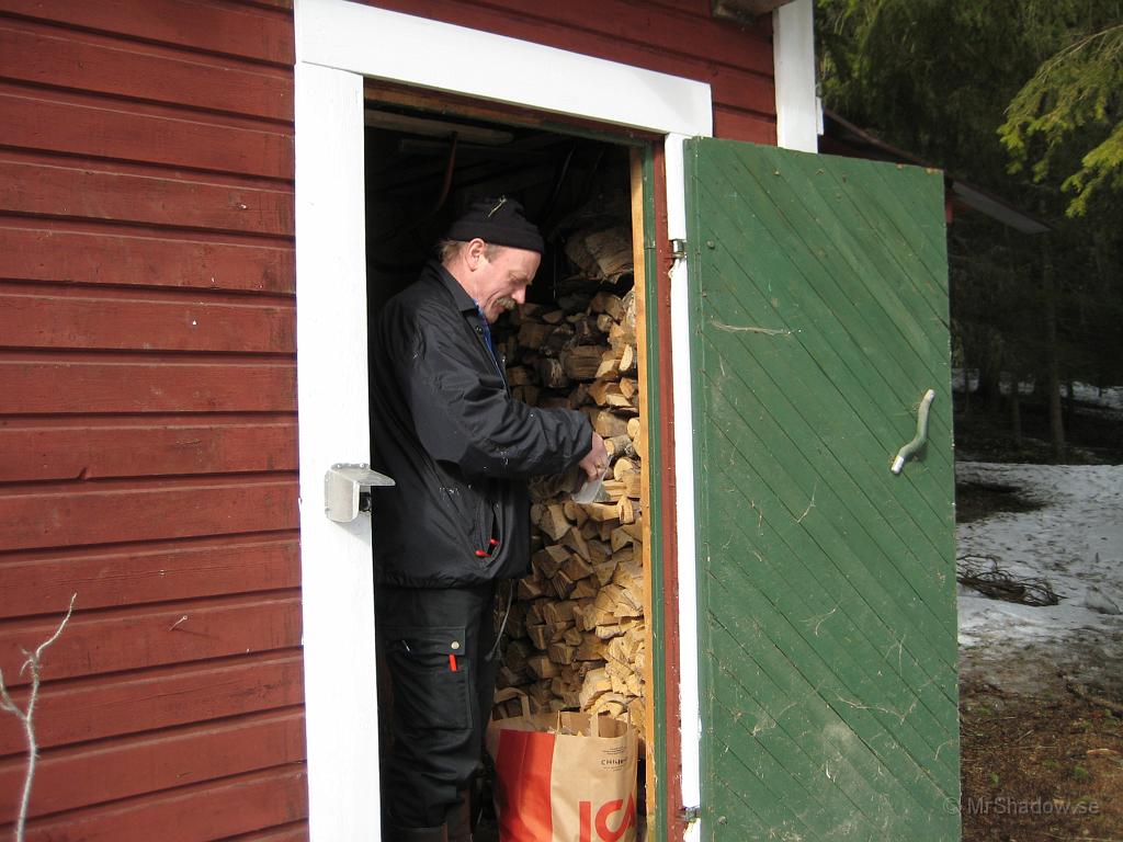 IX70_0851.JPG - Nu blir det enklare att komma åt veden genom separat dörr