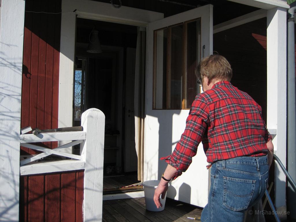 IX70_0870.JPG - Farmor i kast med att städa efter "rivningsfirman"