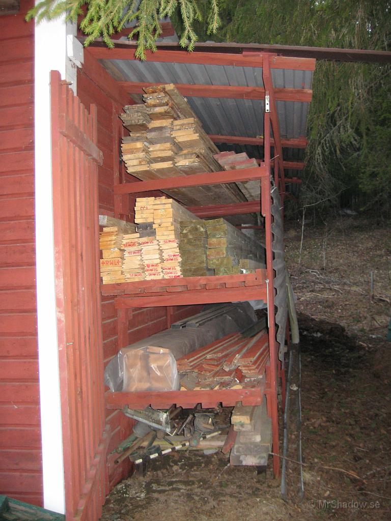 IX70_0927.JPG - Det blev lite mer virke i förrådet