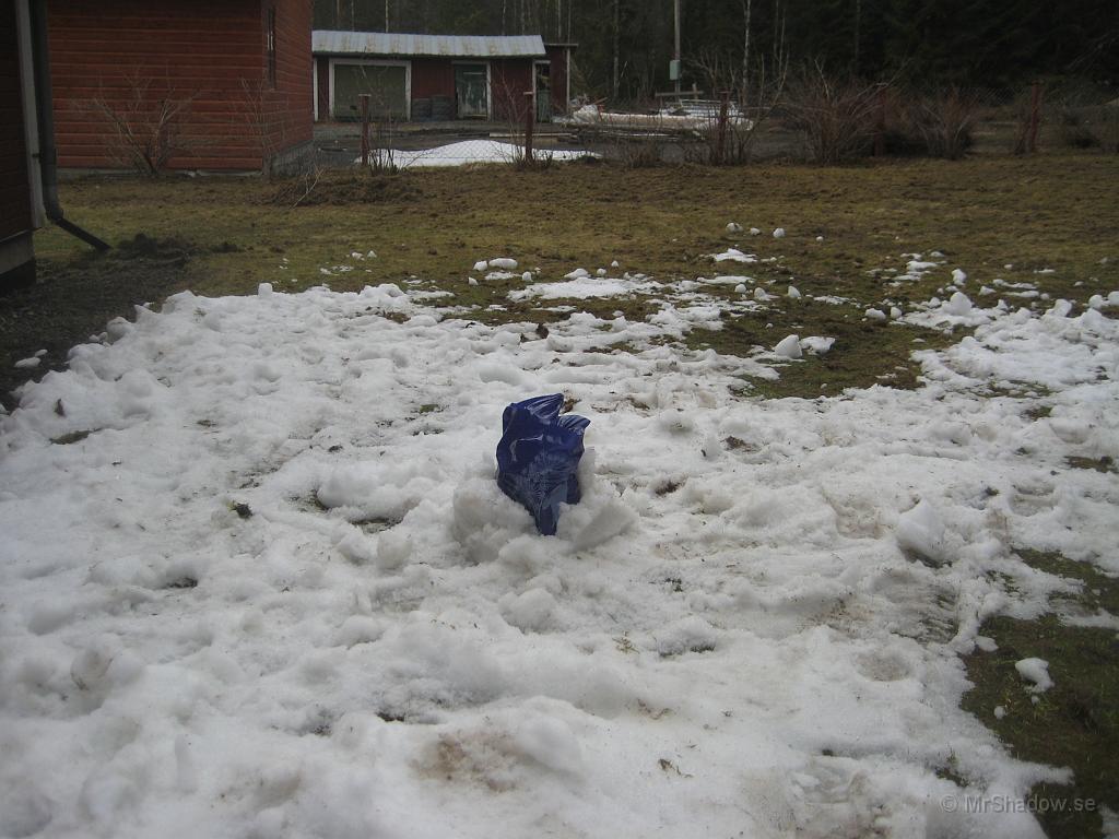 IX70_0948.JPG - Snön går fortfarande att använda som kylning...