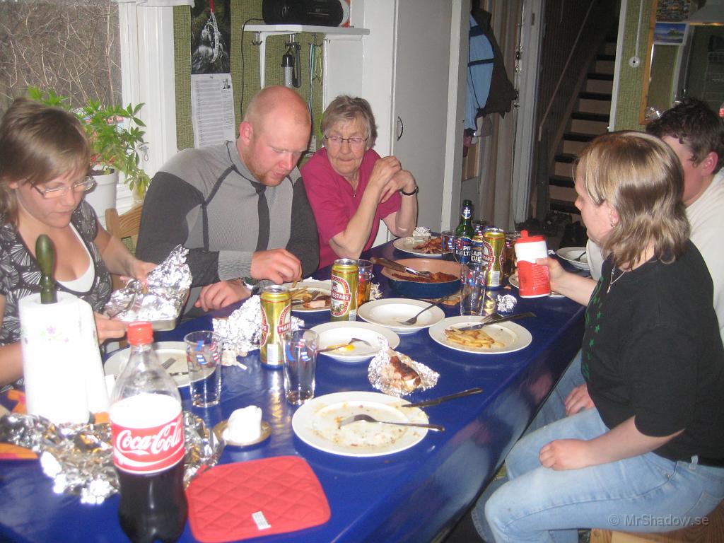 IX70_0955.JPG - Efter mycket jobb blir det mycket och god mat