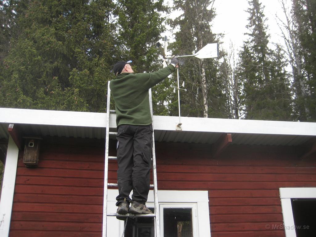 IX70_1043.JPG - Bodyguard lessnade på den gnällande vindsnurran.  Smörjmedel på burk är bra..