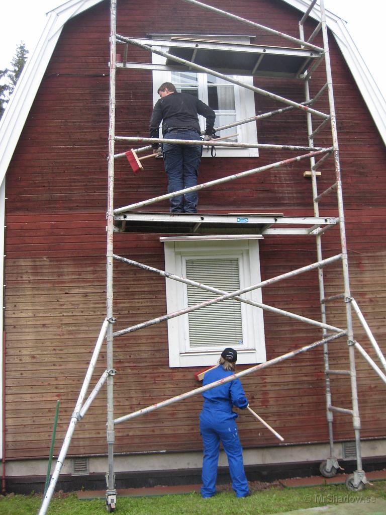 IX70_1228.JPG - Efter att ha fått upp plattformarna, går det nu att jobba på höjd också, utan att behöva hänga i krokig arm.