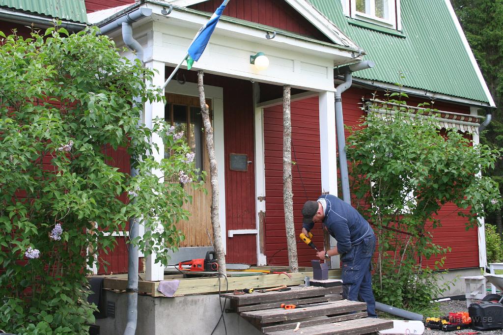IMG_3702.JPG - Det ser lite festligt ut med "gröna" stolpar