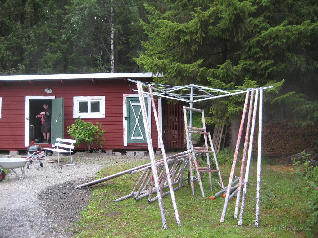 IX70_1495.JPG - Ställningen rengjord och avspolad och sedan upphängd på tork.