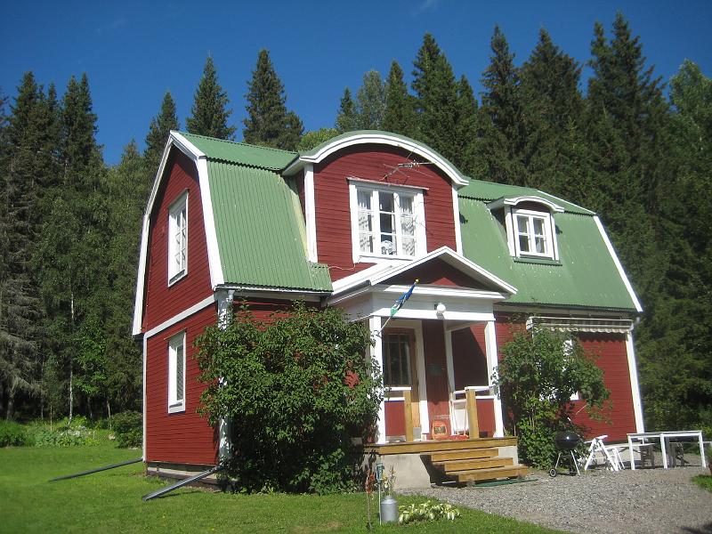 IX70_1571.JPG - 2008-08-10  Ser ganska välvårdat ut Glömde bara att räta ut flaggan före fotograferingen.