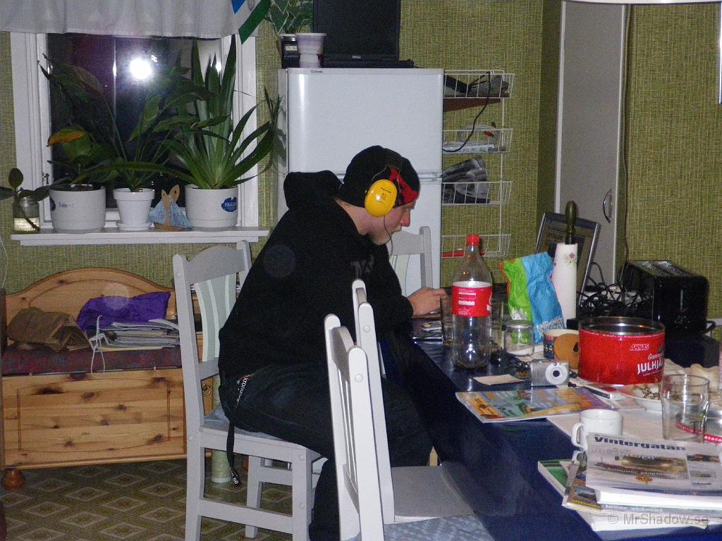 IMGP0032.JPG - Ignorera pappa typ... Maskiner som för oljud , ljudbok och nätet via smalband, då behövs hörselskydd för oljudet. Kåporna stänger inne ljudboken