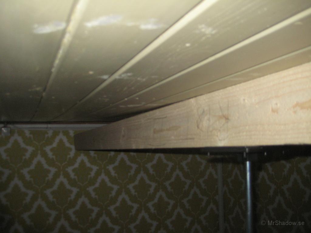 IX70_2058.JPG - Det är nog 5-6-7 cm högre där borta vid väggen